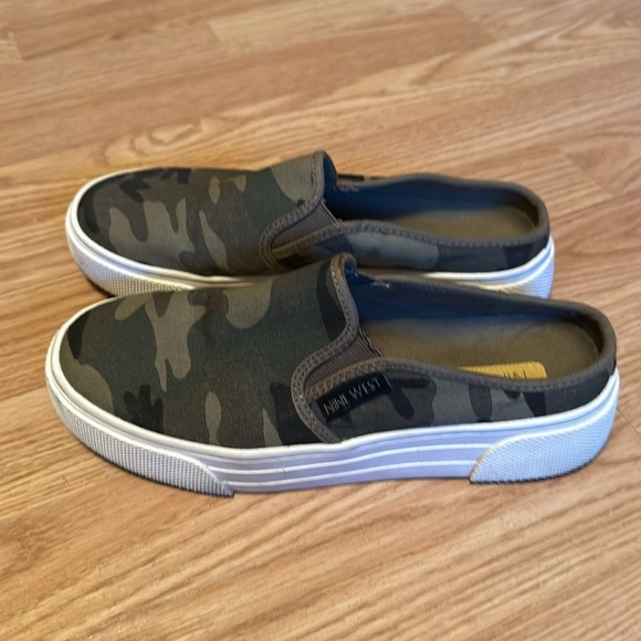 Nine West Camo mules/slide on 6.5 - Picture 2 of 5